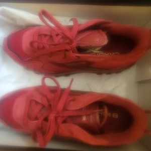SNEAKERS SIZE 10 Red Cardi B